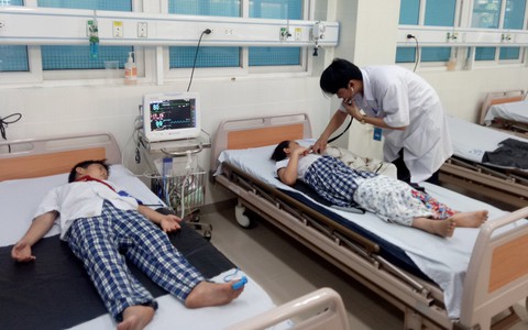 Đình chỉ tiệm trà sữa làm hơn 40 học sinh nhập viện cấp cứu
