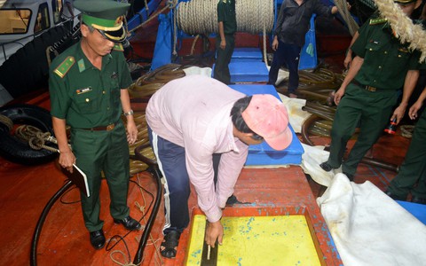 Vận chuyển 150.000 lít dầu không có giấy tờ