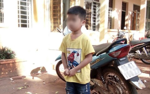 Truy bắt người phụ nữ bịt mặt nghi bắt cóc bé 5 tuổi