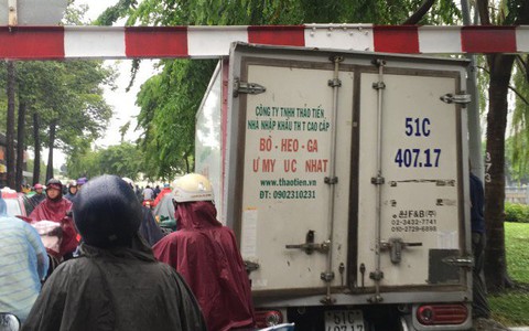 Ra đường gặp tài xế vô ý thức, phản ánh với ai?