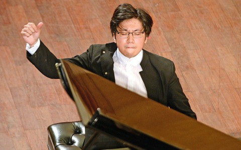 Lưu Hồng Quang đoạt giải nhì tại cuộc thi Piano quốc tế