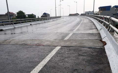 Đã sửa xong hố sụt trên cầu Tân Phong