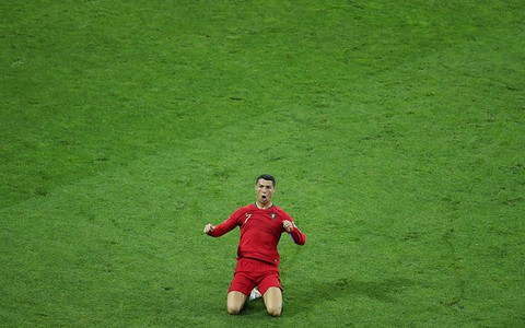 Ronaldo góp vào bữa tiệc bóng đá thịnh soạn của bán đảo Iberia