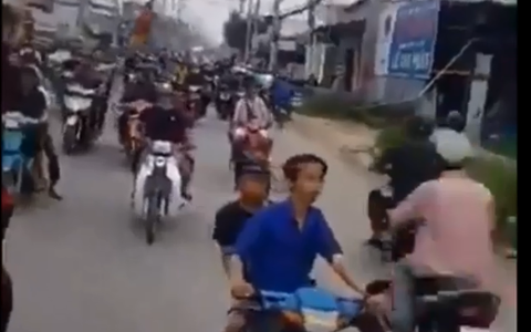 Video clip nhóm thanh niên đi đám ma phóng xe bạt mạng, gây bức xúc