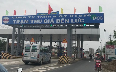 Ngày đầu thu phí, BOT đường tỉnh 830 bị tài xế 'truy vấn' liên tục
