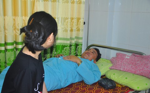 Chê bia đắt, một người bị đánh gãy hai răng phải nhập viện