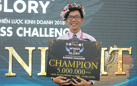 Trao giải nhất cuộc thi "Chiến lược kinh doanh 2018"