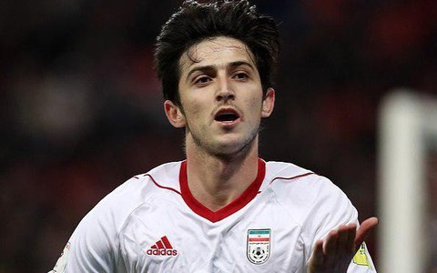 Bị lăng mạ, 'Messi của Iran' chia tay tuyển quốc gia vì mẹ