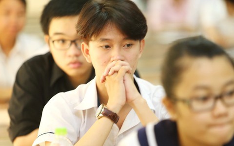 Từ đề thi 'lạ' đến tương tác thầy - trò