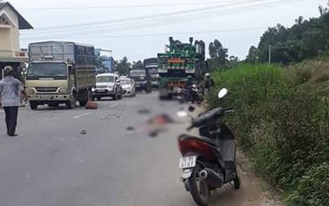 Hai vợ chồng đi làm thuê chết dưới bánh xe đầu kéo