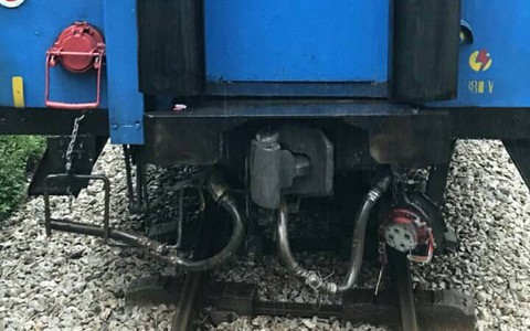 Tàu khách SE5 đứt đôi khi đang chạy ở Thanh Hóa