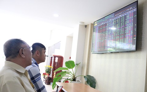 Sau 7 phiên rớt giá, cổ phiếu PNJ quay đầu nhờ giá vàng tăng