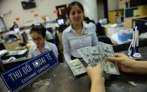 Giá USD bất ngờ quay lại mức đỉnh: 23.460 đồng/USD