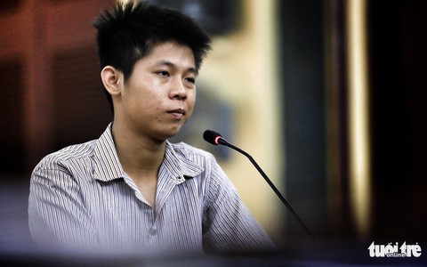 Nghi phạm thảm sát gia đình 5 người ở Bình Tân lạnh lùng hầu tòa