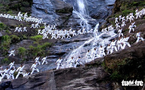Lên núi luyện võ
