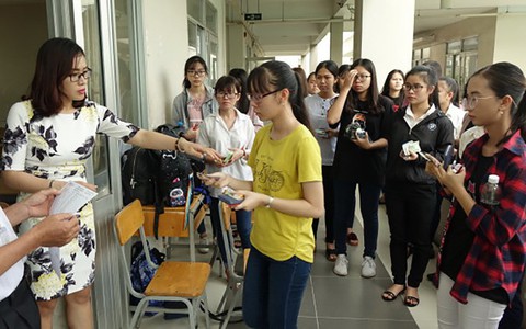 Tuyển sinh riêng: Bộ buông thì trường mới lo