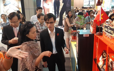 Hàng Việt vào siêu thị Thái