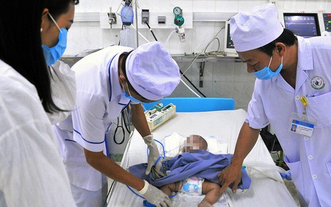 Bệnh lây lan bùng phát: 200 trẻ nhiễm virút hợp bào nhập viện