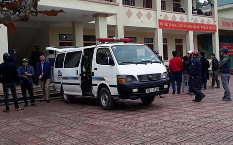 Giáo viên bàng hoàng phát hiện học sinh treo cổ tại lớp học