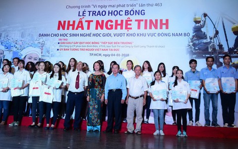 Trao học bổng 'Nhất nghệ tinh' cho 106 học viên khó khăn