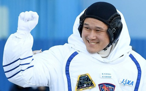 Phi hành gia Nhật xin lỗi vì viết tweet 'xạo'