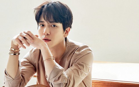 Jonghwa nhóm CNBlue lên tiếng về vụ việc gian lận cao học