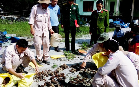 Kiểm tra vựa phế liệu Quảng Trị thu hàng ngàn đầu đạn