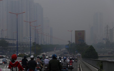 Mù bao phủ, ô nhiễm tại Sài Gòn tăng