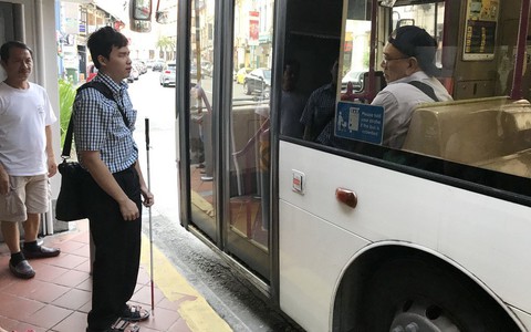 Lập trình viên khiếm thị người Việt ở Singapore