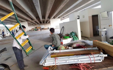 Lấn chiếm gầm cầu đường cao tốc Hà Nội - Hải Phòng