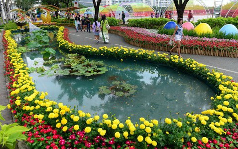 Tái hiện Nhà Bè xưa tại Hội hoa xuân Phú Mỹ Hưng 2018