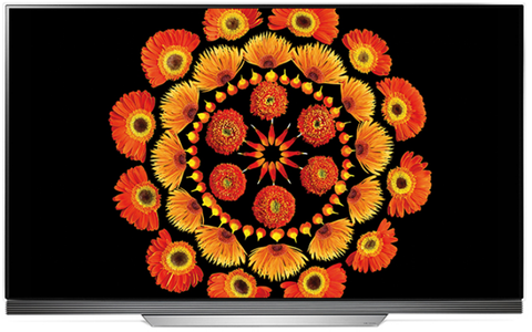 LG Electronics Vietnam tặng TV OLED E7 65 inch cho cầu thủ Quang Hải