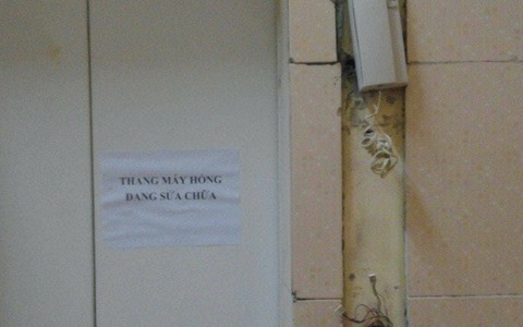 Dân leo mái nhà vì thang máy hỏng: 600 triệu đi đâu?
