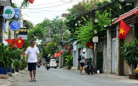 Phố xá Sài Gòn vắng vẻ, se lạnh ngày đầu năm