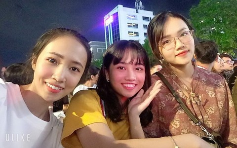 Giới trẻ đón năm mới rộn ràng khắp mạng xã hội