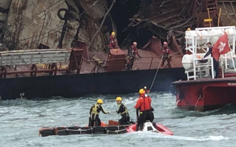 Cháy tàu dầu ở Hong Kong: tìm thấy thi thể nghi của thuyền viên Việt Nam