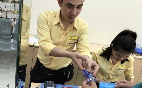 Chuyển hàng chục triệu thẻ ATM sang thẻ chip: Người dùng có phải trả phí?