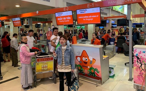 Trẻ em và người cao tuổi đi máy bay sẽ checkin ở quầy VIP
