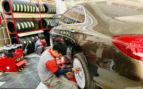 Dân Sài Gòn móc hầu bao tút xế cưng ăn tết