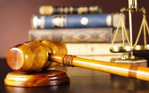 Không tiền vất vả, nhiều tiền lại cãi vã