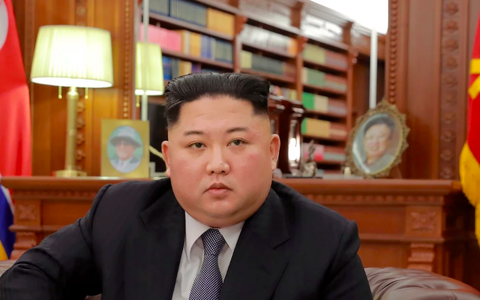 Ông Kim Jong Un tặng mỹ phẩm Hàn làm quà cho quan chức
