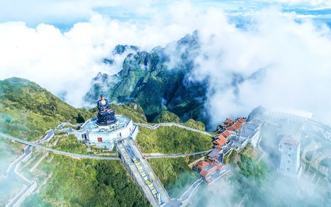 Du xuân ngày đầu năm: Bái Phật tại "thành phố trong mây"