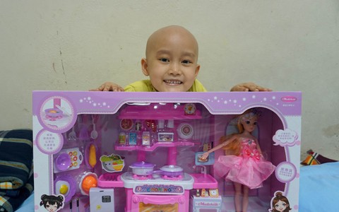 'Con thích búp bê nấu ăn và được về nhà ăn tết'