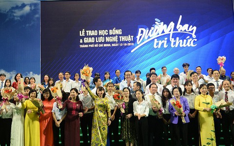 Tiếp sức đến trường: 17 năm nặng nghĩa ân