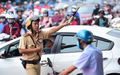 Trưởng phòng CSGT bồi thường cho tài xế 30 triệu đồng vì phạt sai