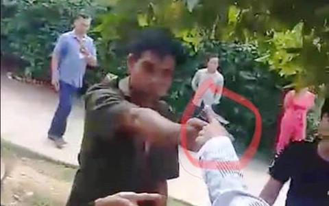 Vụ phó công an xã chĩa súng vào dân: Chỉ là súng bắn đạn hơi cay
