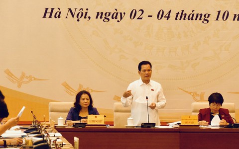 'Tay làm hàm nhai', phải làm thêm mới đủ sống?