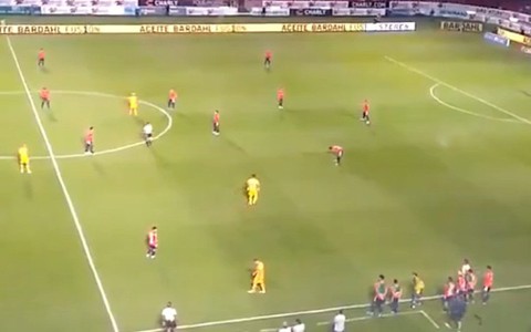 Video trận đấu kỳ lạ, cả đội đứng yên 'chấp' đối thủ ghi trước 3 bàn