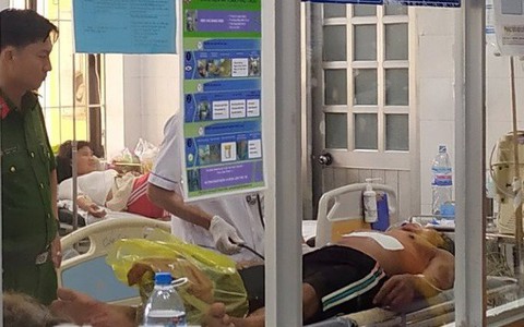 Ngay ngày 20-10, ông chồng ở Cà Mau đâm vợ cả chục nhát dao