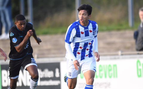 Vẫn chưa được ra sân cho Heerenveen, CĐV khuyên Văn Hậu: 'Hãy học theo CR7'